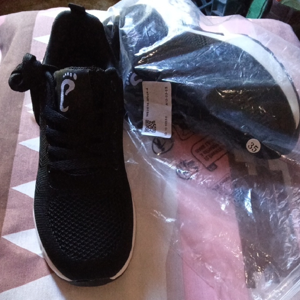 Black Women's Athletic Sneakers - Lightweight Breathable Running Shoes